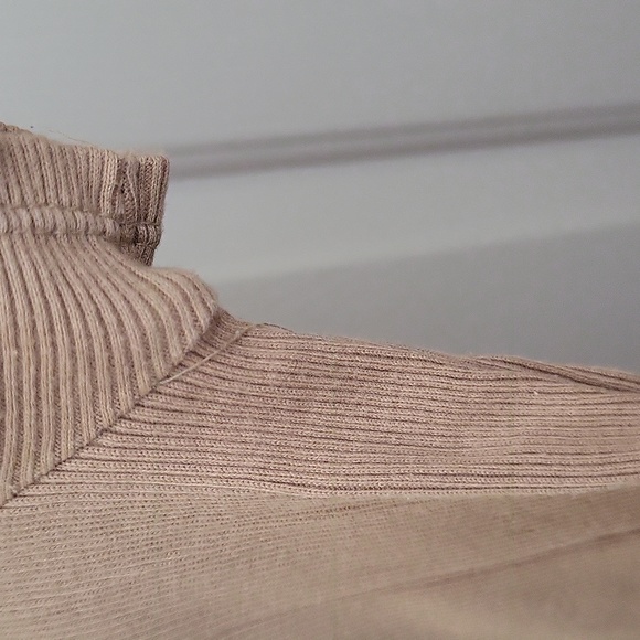 Vintage Gap Tan V-Neck Polo Collar Ribbed Tee, Size S - Picture 5 of 7